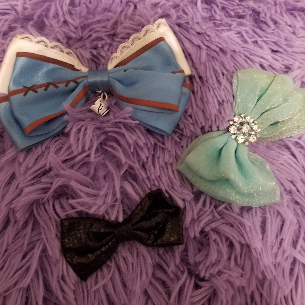 Lot of clip bows